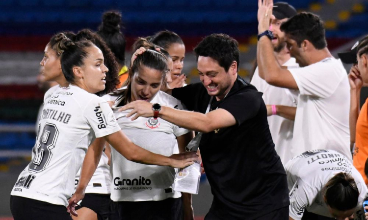 São Paulo derrota Grêmio sem dificuldade em jogo com destaque para James  Rodríguez